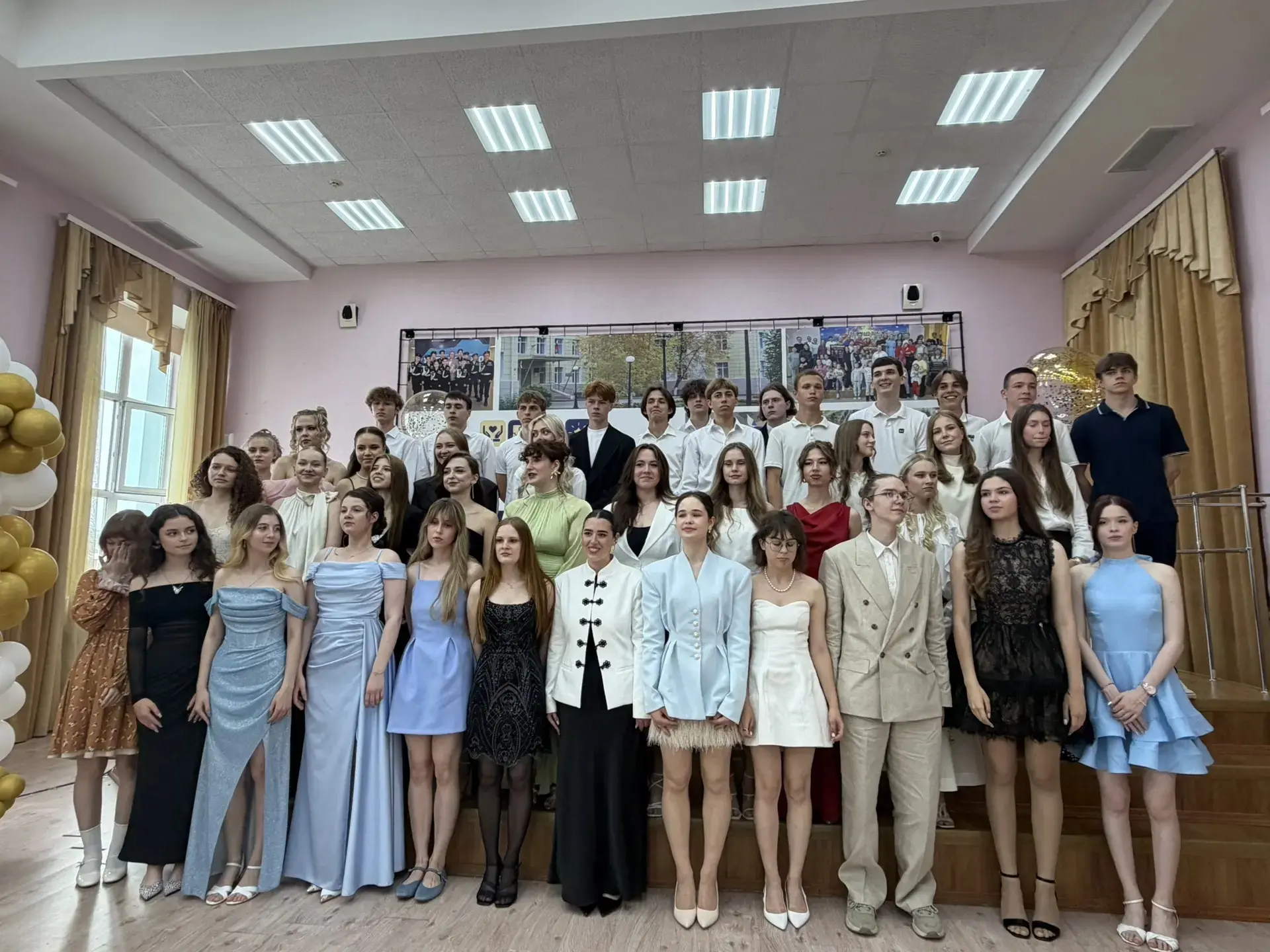 🎉 В добрый путь! 

✨Сегодня стены нашей гимназии наполнились слезами радости, громкими аплодисмента