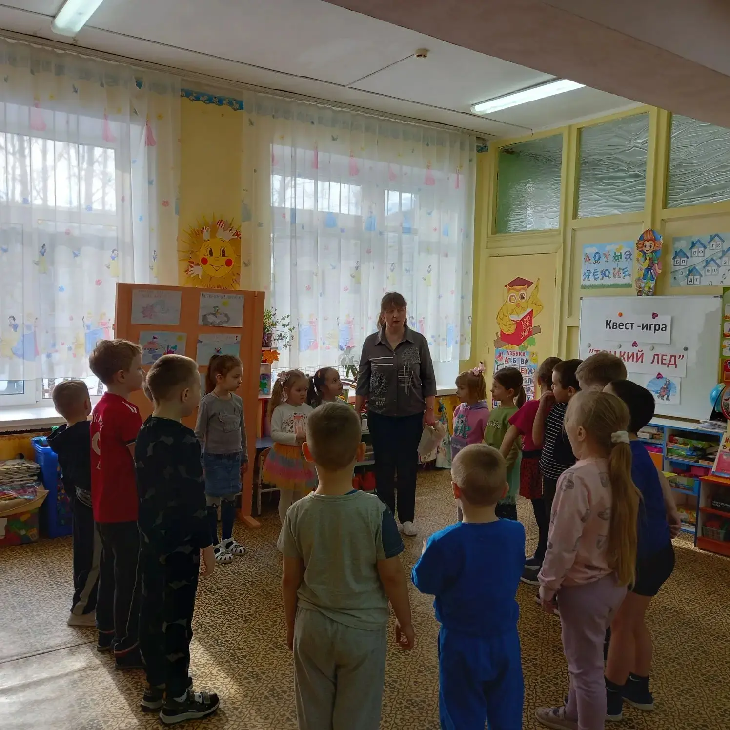 Сегодня в группе 4 прошла квест- игра "Тонкий лед". Играя, дети вспомнили правила повед...