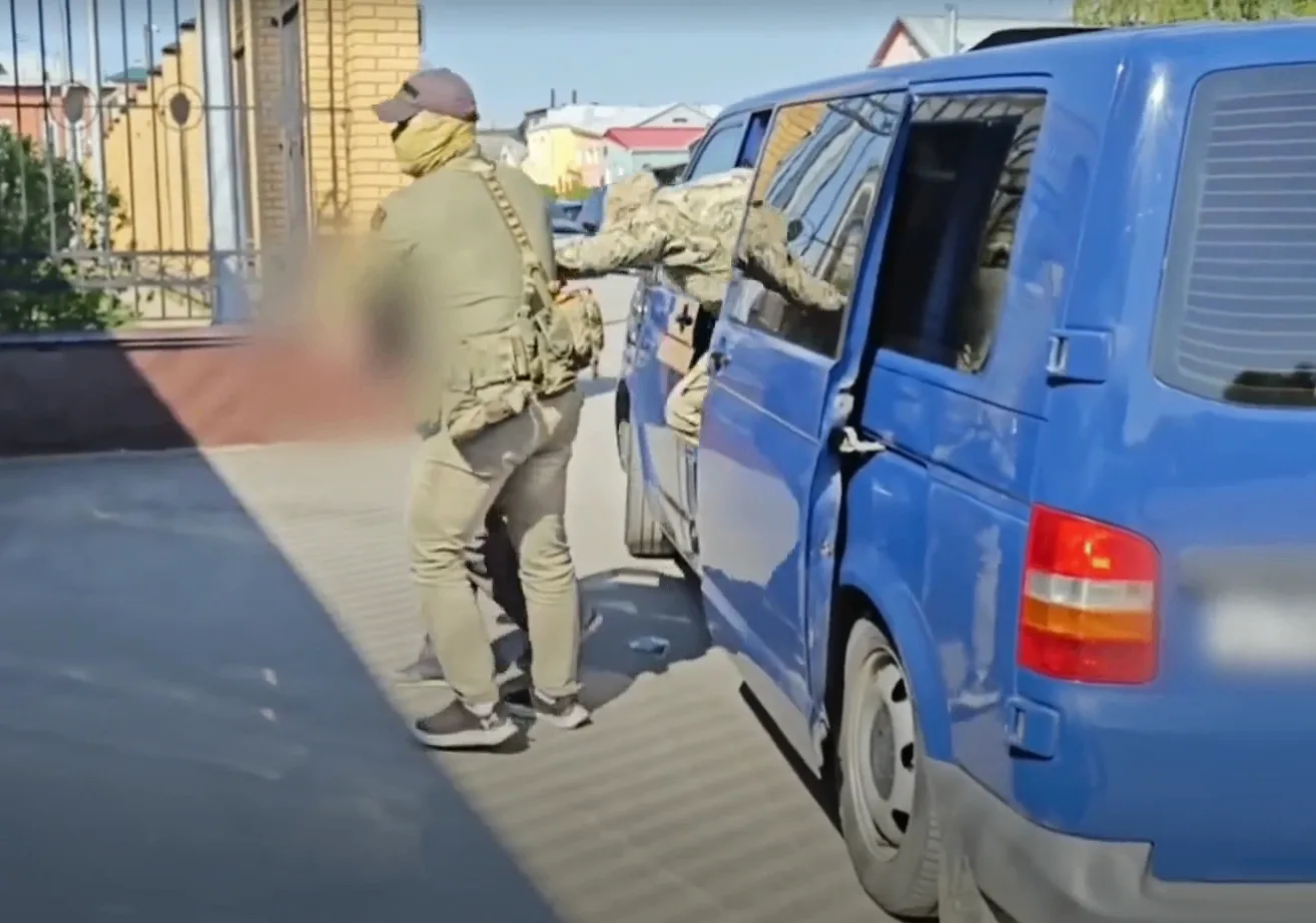 В ФСБ показали задержание агента украинской разведки под Рязанью