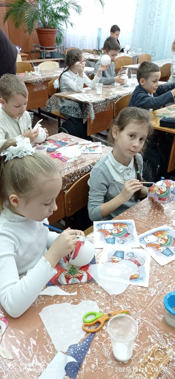 ️❄️ Мастер-класс по декупажу: «Новогодний шар» ❄️   В День святого Николая, наш творческий день был 