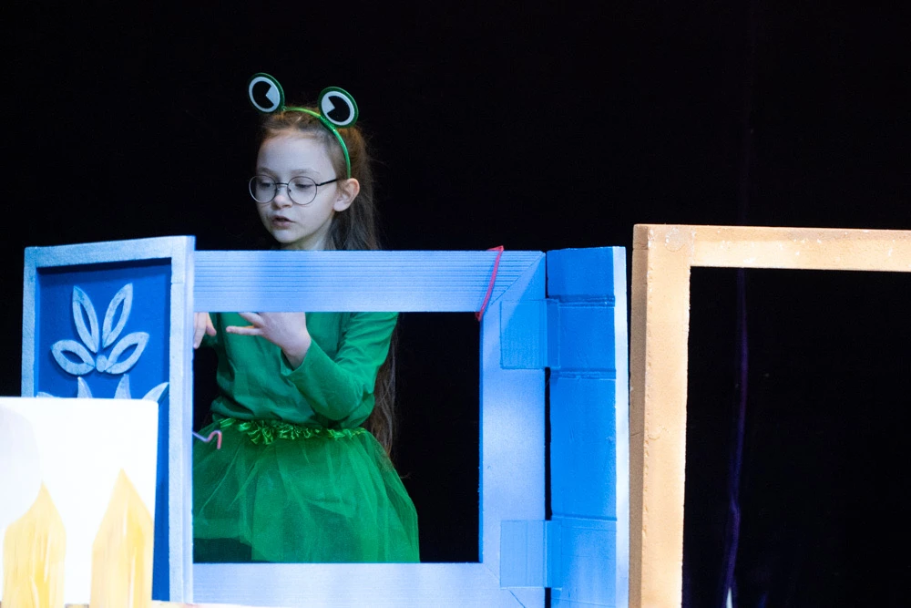 Кто-кто в теремочке живет? 🏠  🎭Сегодня ученики 2 класса «Г» показали ребятам из начальной школы наст