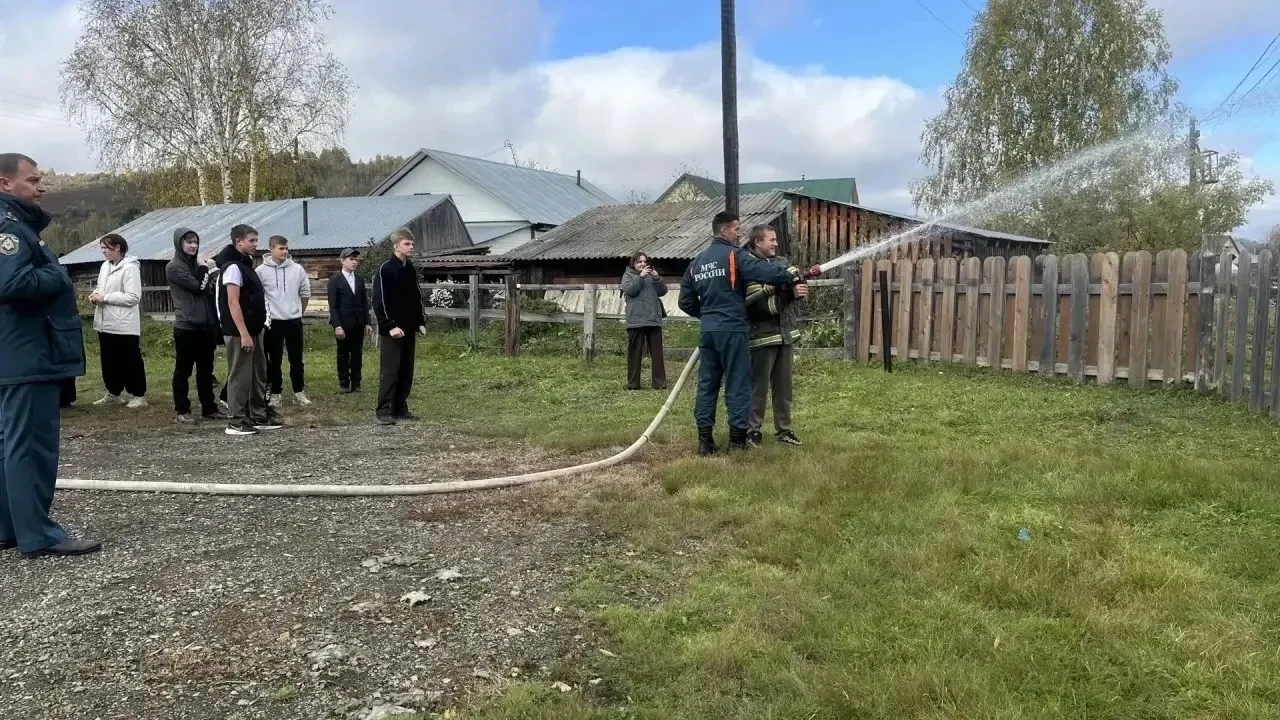 Ученики Паспаульской школы побывали на профориентационной экскурсии в пожарно-спасатель...