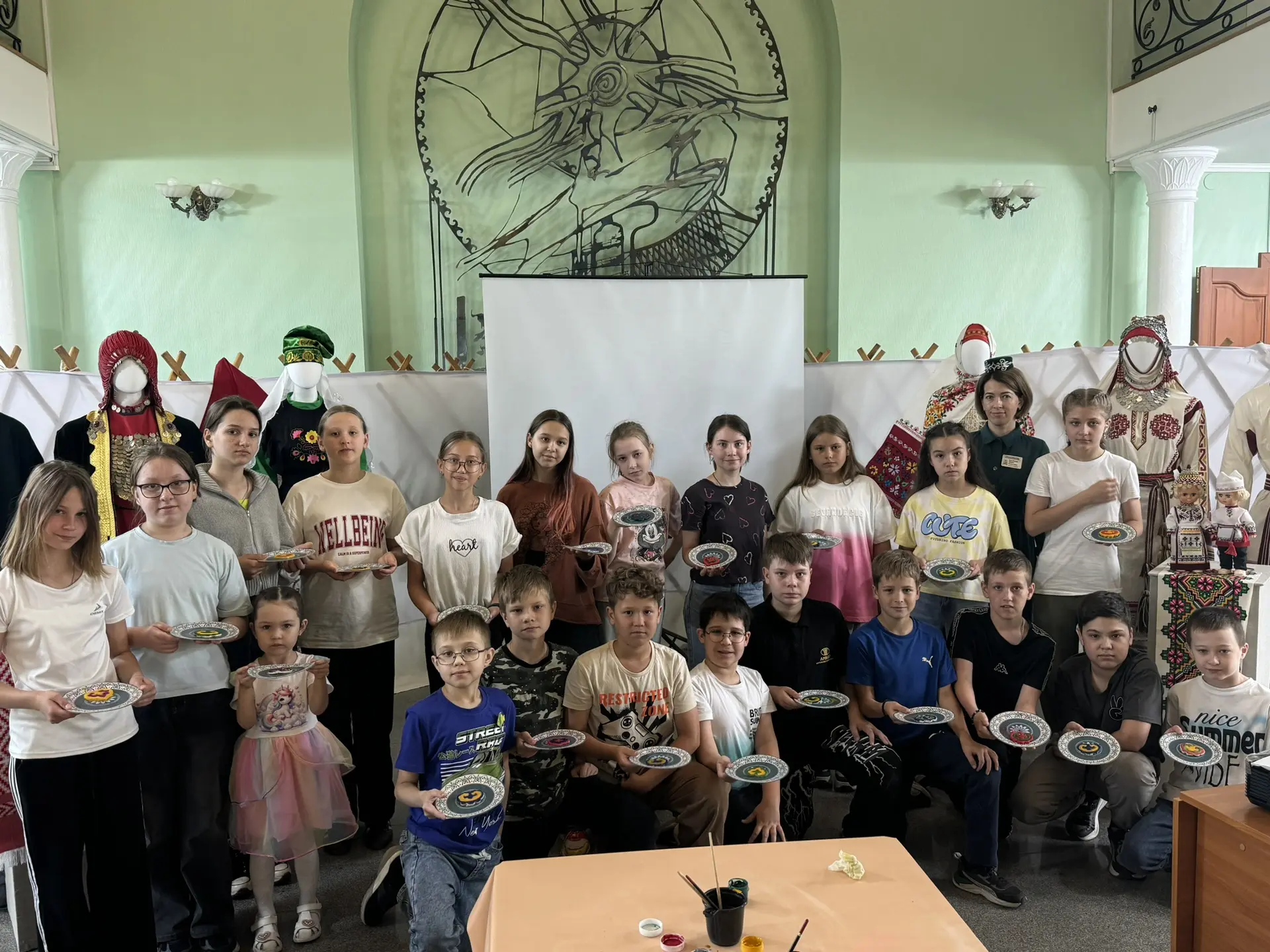 🌞 Ещё один интересный день в детском лагере!
Ребята посетили РЦ «Плазма» , где весело и активно про
