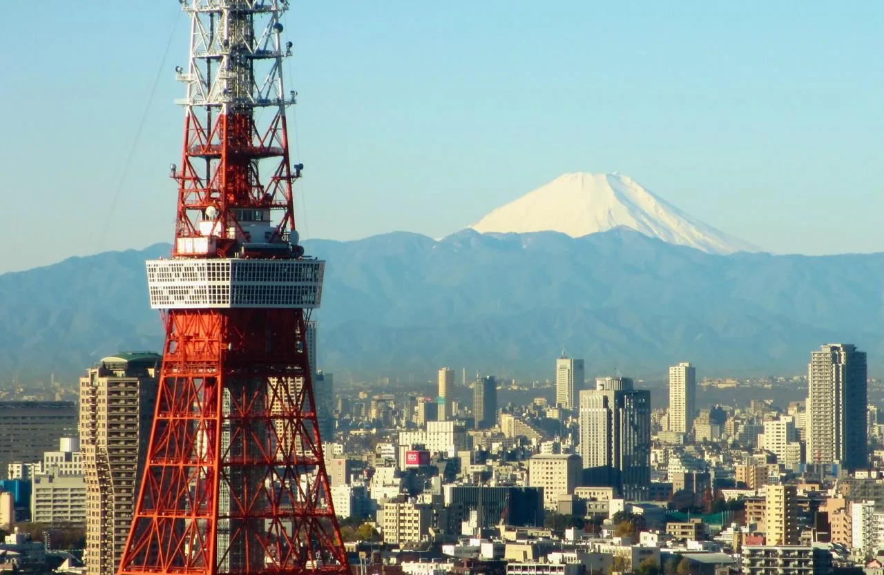 Башня Tokyo Tower в Токио, Япония 🇯🇵  🔹 Телебашня Tokyo Tower является одним из самых узнаваемых сим