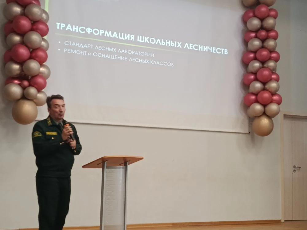Руководители школьных лесничеств «Родничок» (Васильева И. С.) и «Друг природы» (Гришакова Н. И.) МБО