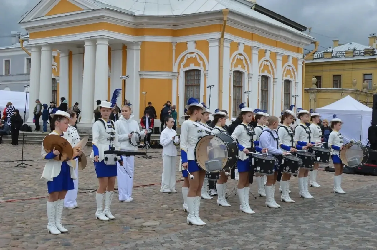 🥁 Коллективы Дома детского творчества Приморского района поздравили жителей и гостей Санкт-Петербур