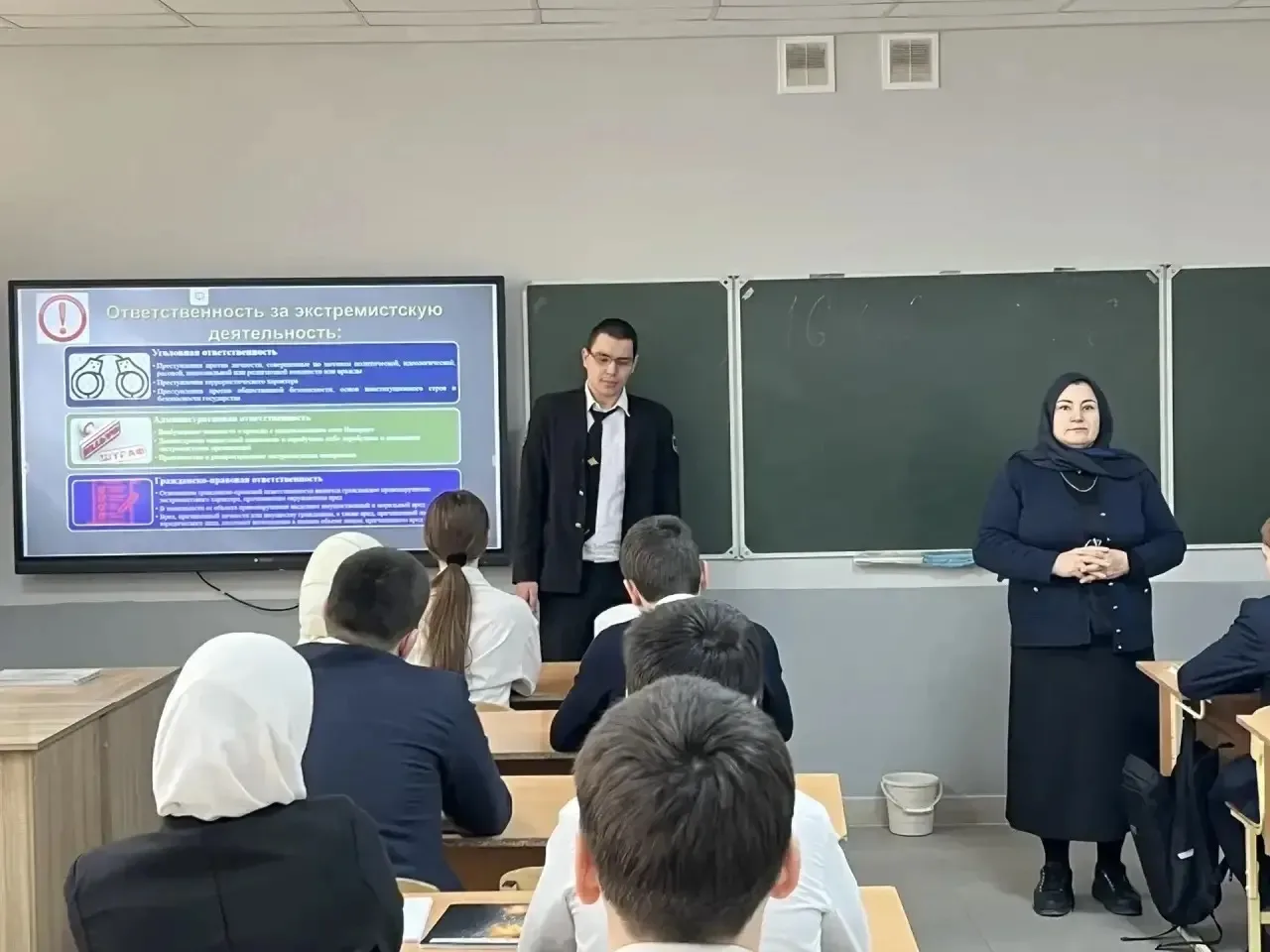 Проведение профилактической беседы в 8-х классах  Сегодня в 8-х классах нашей гимназии состоялась вс
