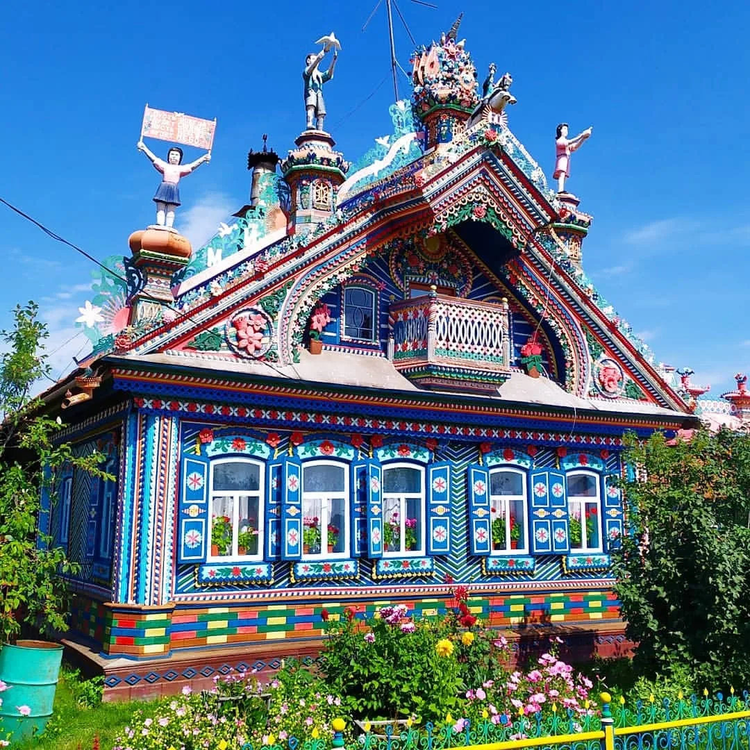 🏠 Кунара: сказочный дом, который кузнец создал своими руками

В небольшом уральском селе Кунара сто