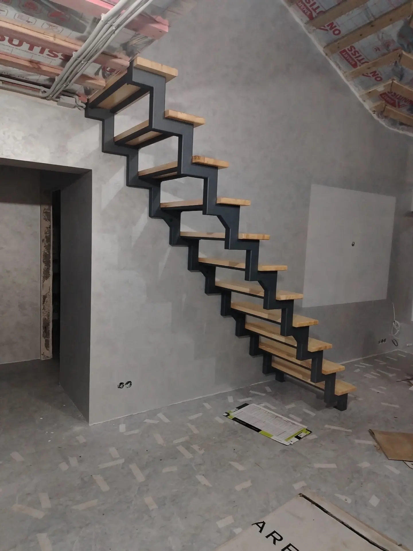 Косоуры 80*60*4мм,связаны 40*20*2мм.Работаем над перила и....