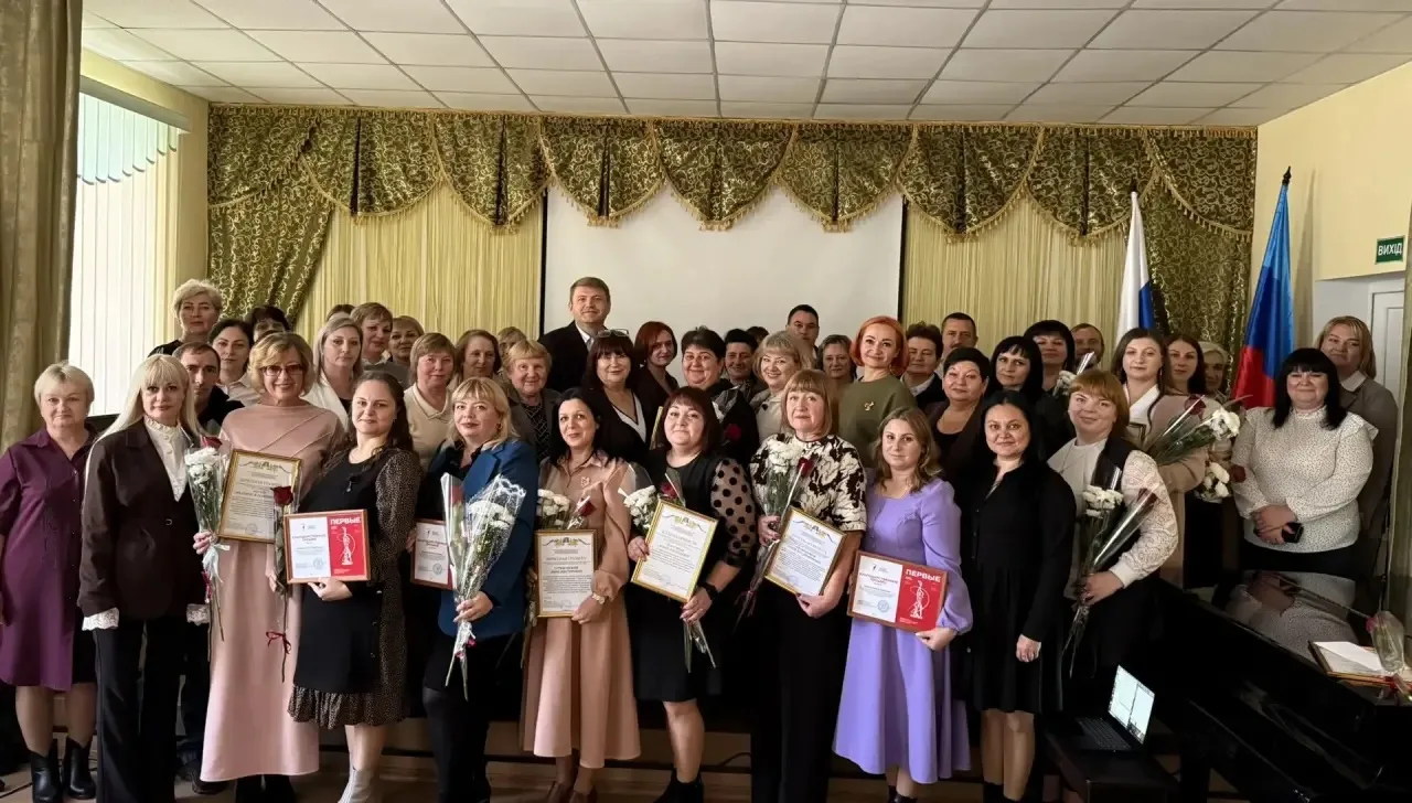 В Меловском округе торжественно отметили День учителя 💐📚✨
