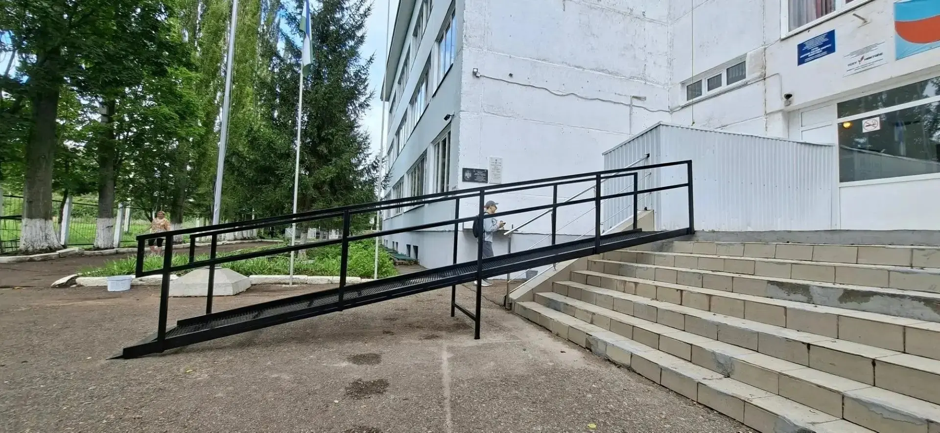 🏫 В школе д. Подымалово установили новый пандус