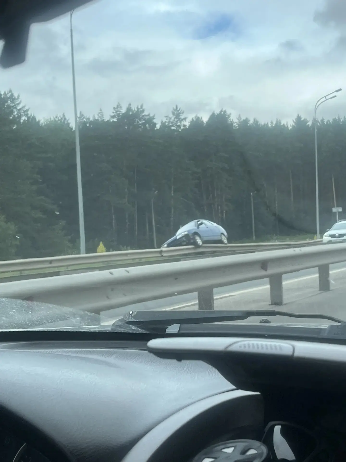 Перед Тулой 1 в сторону города машина улетела
