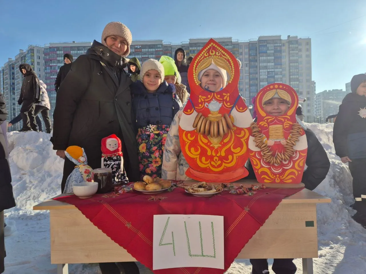 Как мы Зиму провожали!  В нашей школе сегодня пахло блинами и весной! Ученики начальной школы провод
