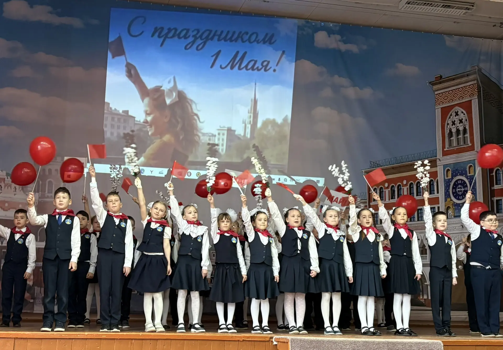 В нашем лицее состоялось по‑настоящему тёплое и яркое событие — конкурс творческих номеров для перво
