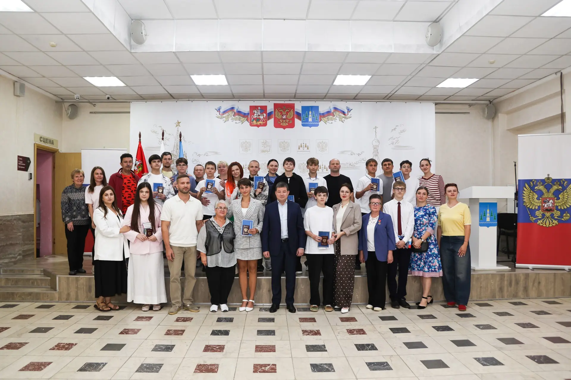 🎉 Сегодня в ДК им. Воровского вручил первые паспорта 12 юношам и девушкам Раменского о...