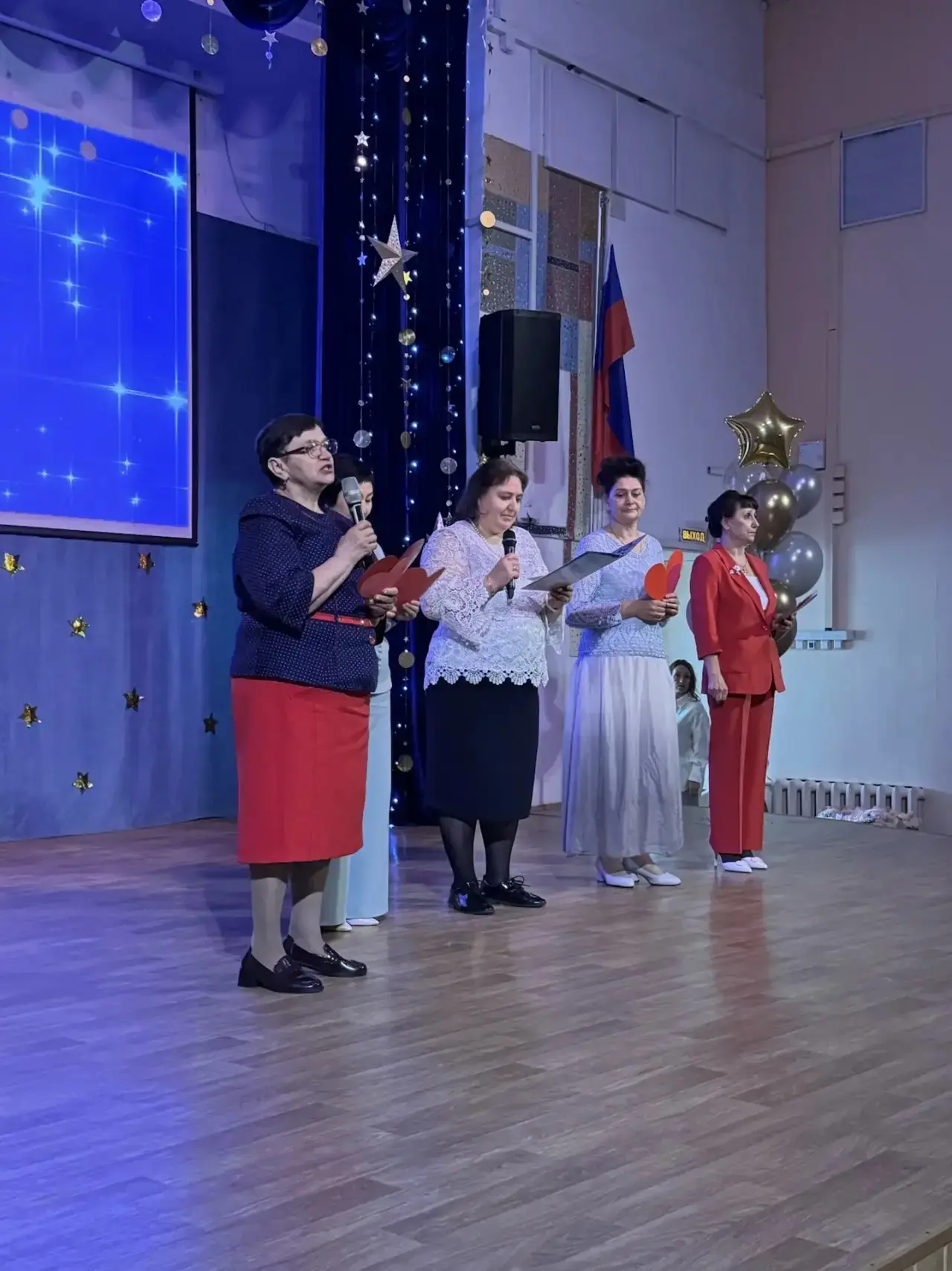 Сегодня для наших одиннадцатиклассников прозвенел последний звонок. Настоящий. Тот, после которого н