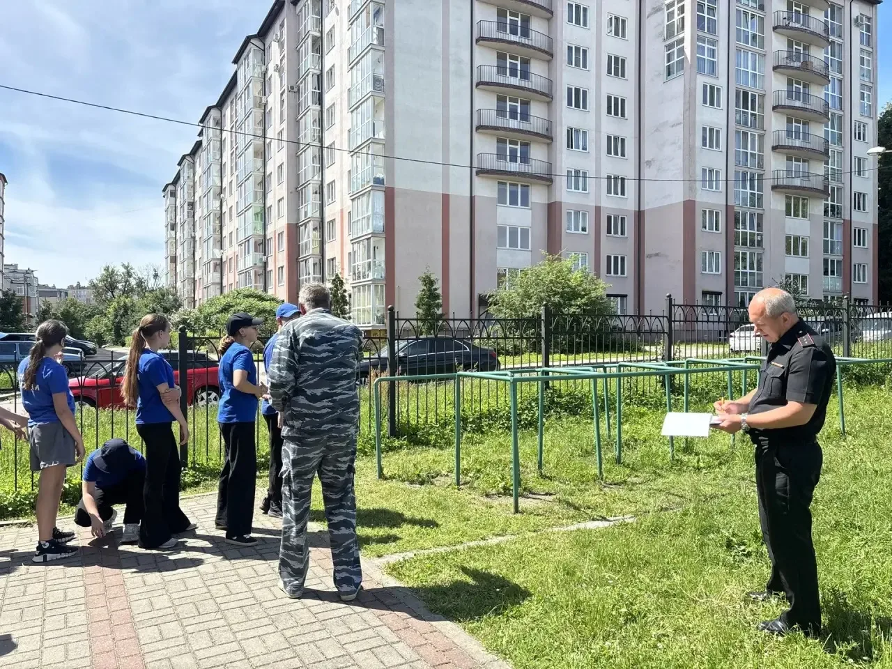 Сегодня в лагере «Юный спасатель» прошли захватывающие соревнования «Зарница 2.0» 🇷🇺

Ребята состя