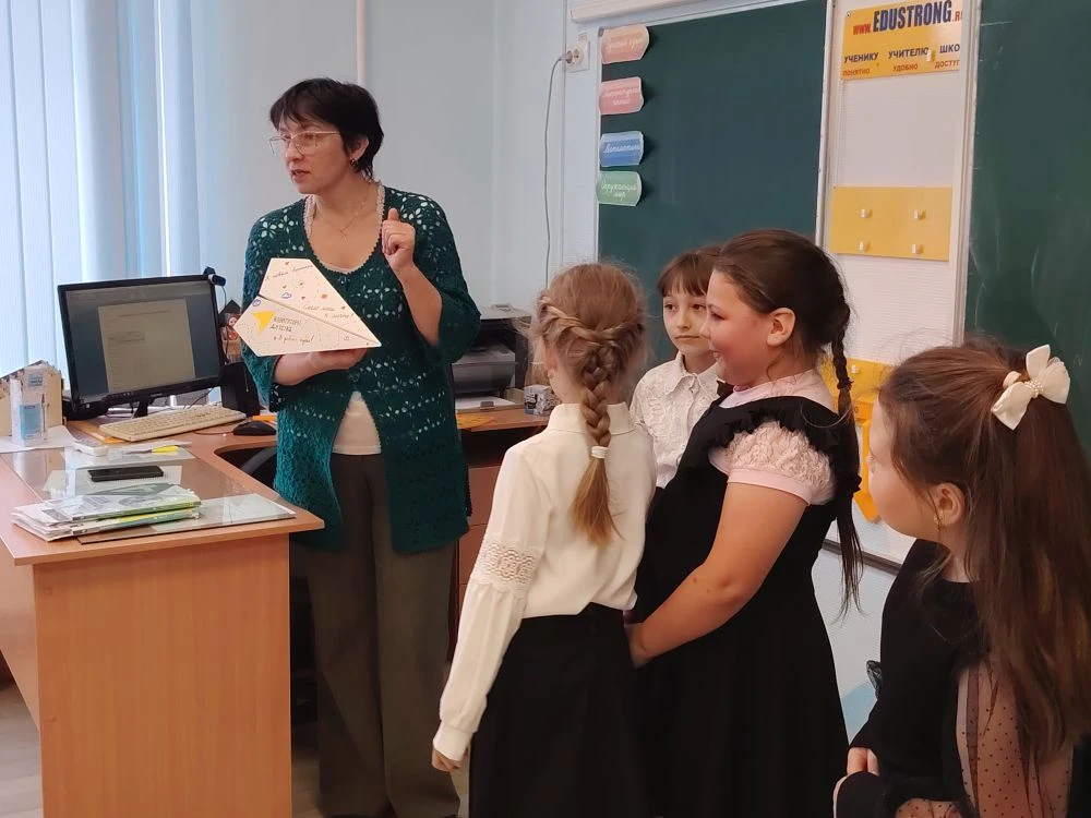 ✈️ Теплые пожелания на старте нового этапа!  Сегодня в школе царила по-настоящему трогательная атмос