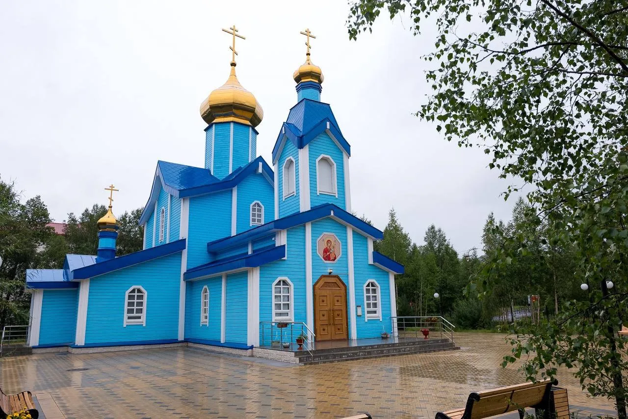 Невероятно красивый храм в Ягодном.

Храм в честь Иверской иконы Божией Матери местные жители ждали 