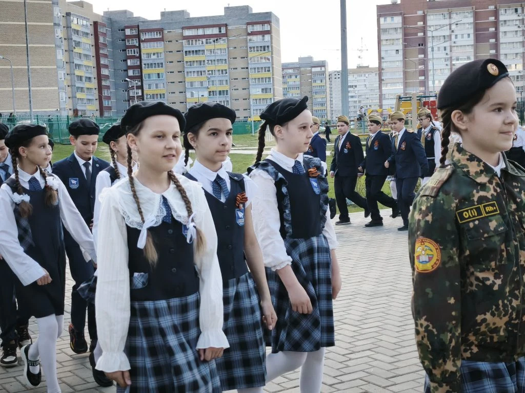 🇷🇺 Марш памяти и славы: в МБОУ «Начальная школа 39» прошел Смотр строя и песни «Парад...
