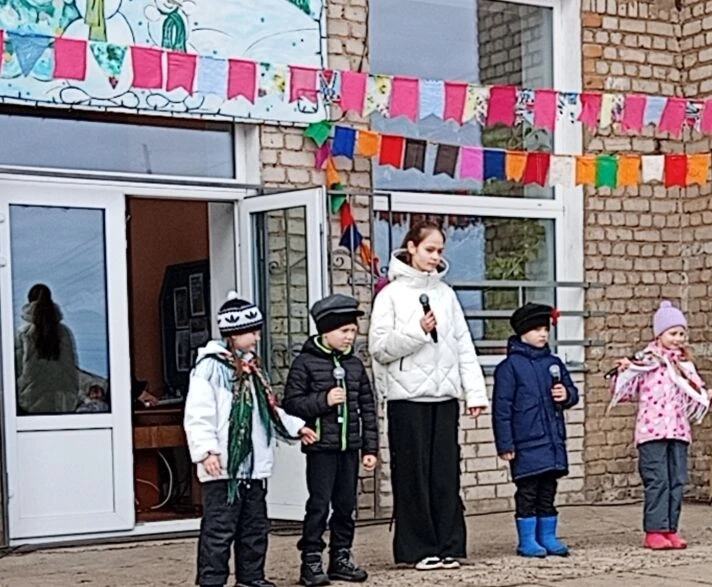 21 марта накануне весеннего равноденствия жители д.Денисовы проводили зиму. Благодарим ...