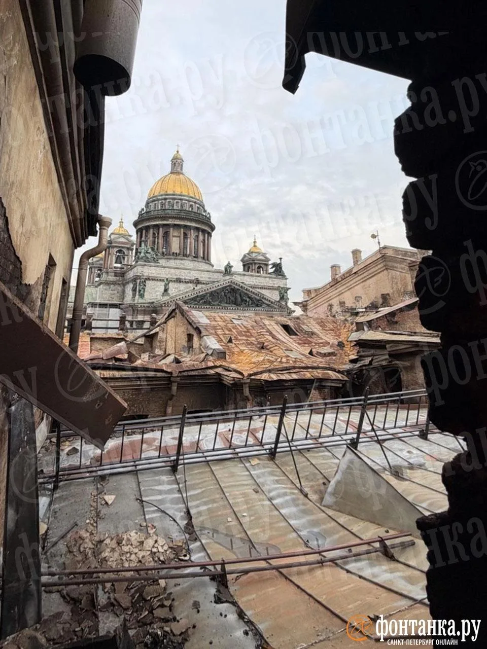 Обгоревшие стропила, черные стены и пустые номера — «Фонтанка» выяснила, как выглядит о...