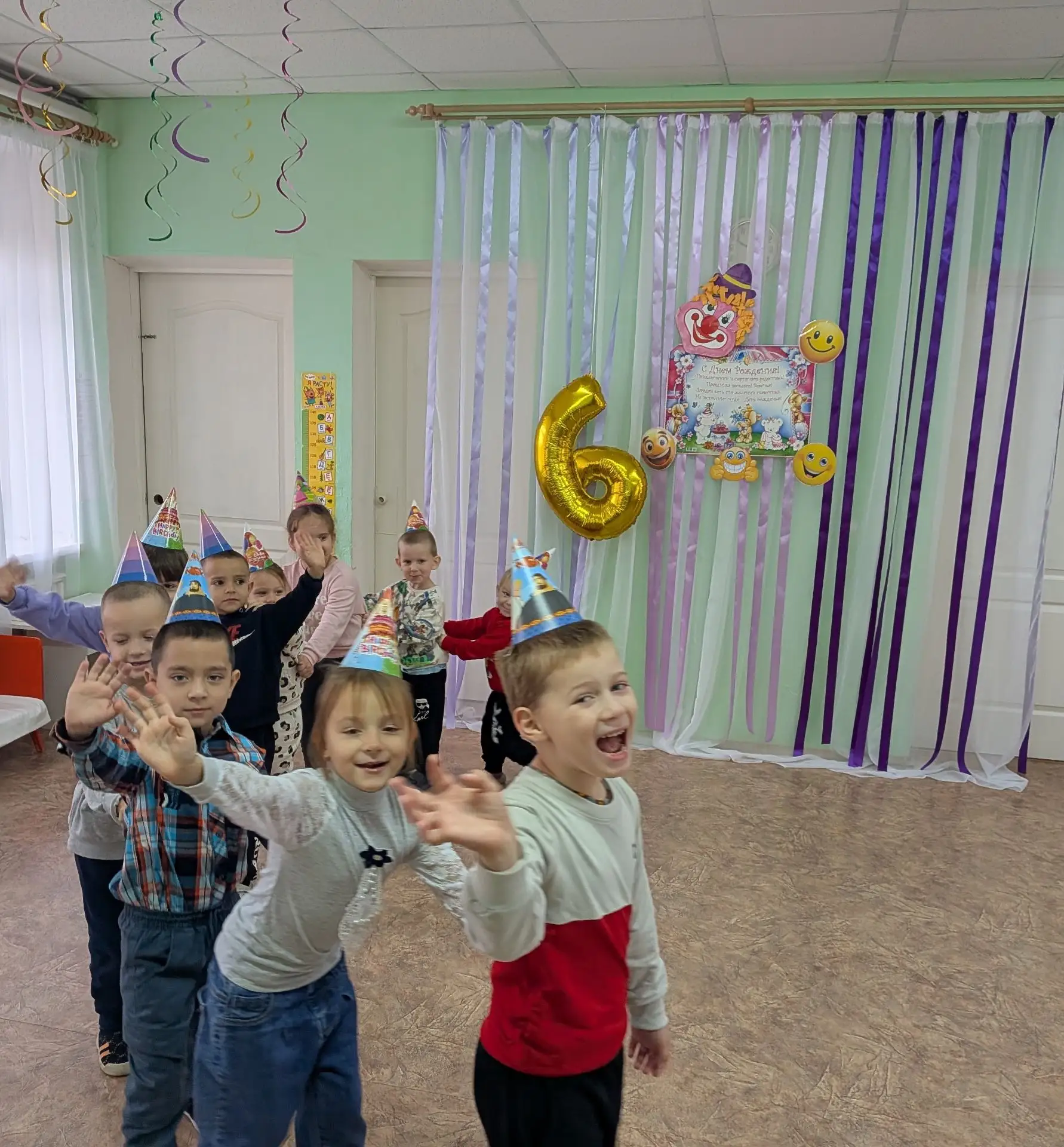 Сегодня в детском саду стало чуточку светлее...