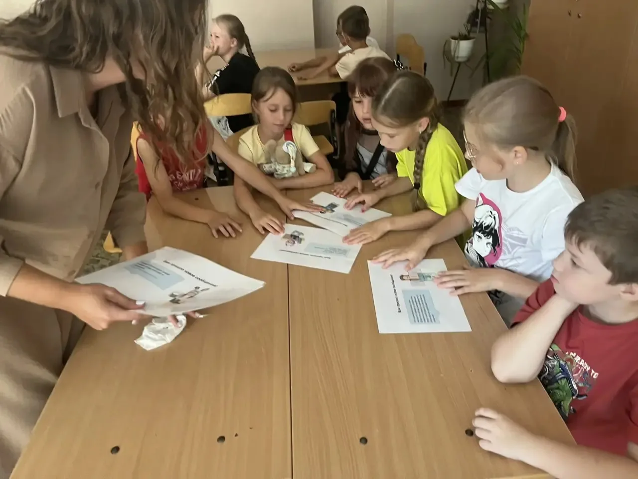 🌐✨ Сегодня в нашем лагере прошел увлекательный урок по кибербезопасности в интернете! 🚀
Дети узнал