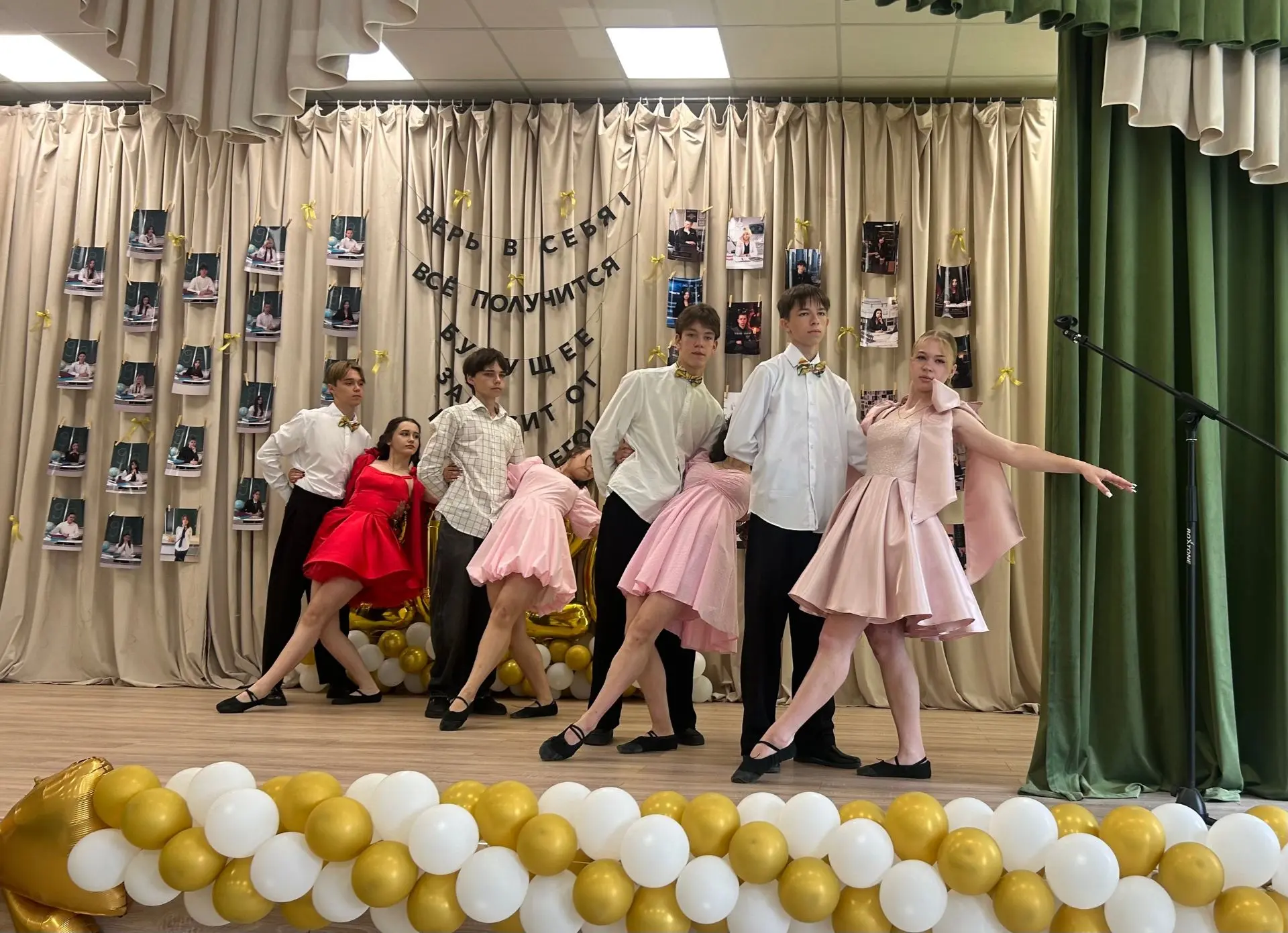 🎓 В добрый путь, девятиклассники!

В нашей школе прошел один из самых трогательных праздников — тор