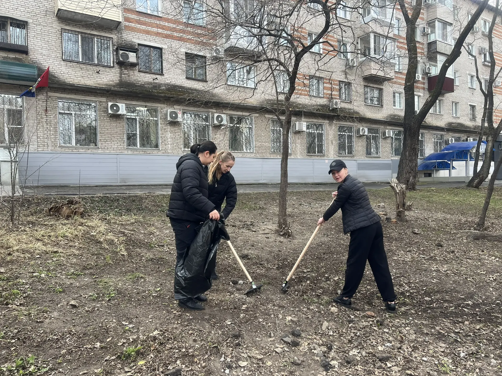 Санитарная пятница: порядок на Амурском бульваре, 16