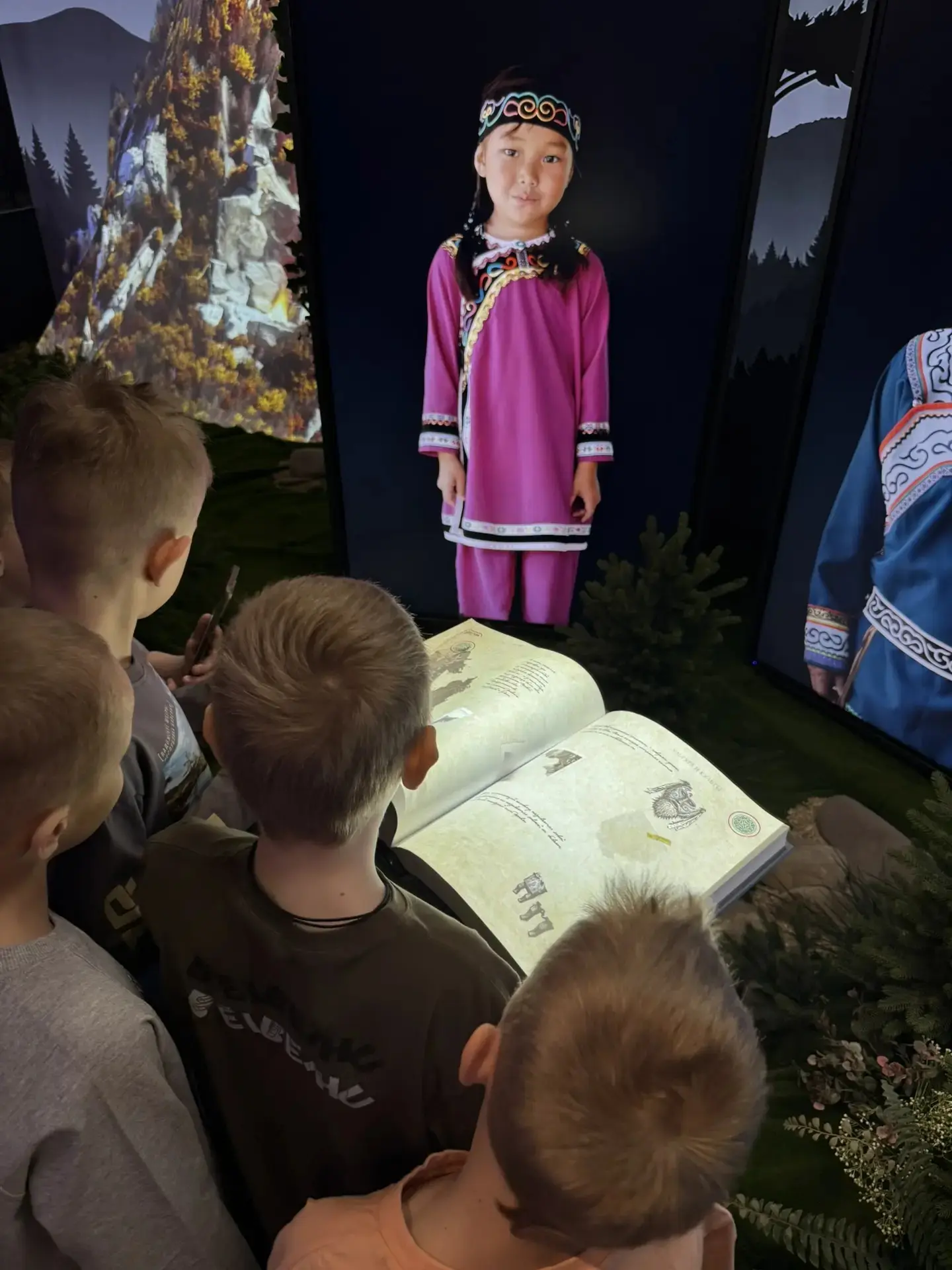 📍Сегодня ученики 1 «И» и 4 «З» класса СП посетили Национальный центр «Россия». Это было очень познав
