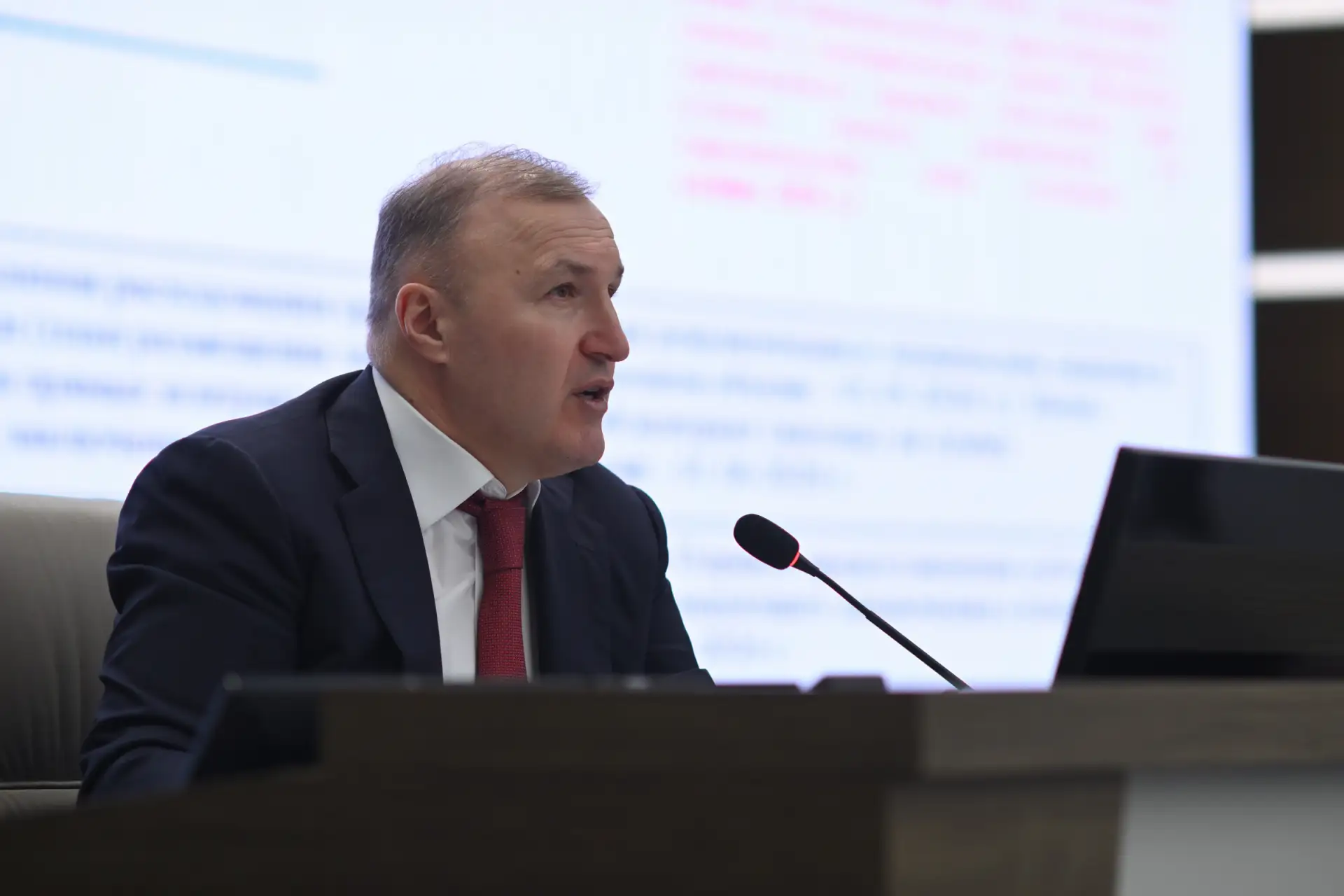 Глава Адыгеи провёл планёрное совещание Кабинета министров РА  В республиканском Доме правительства 