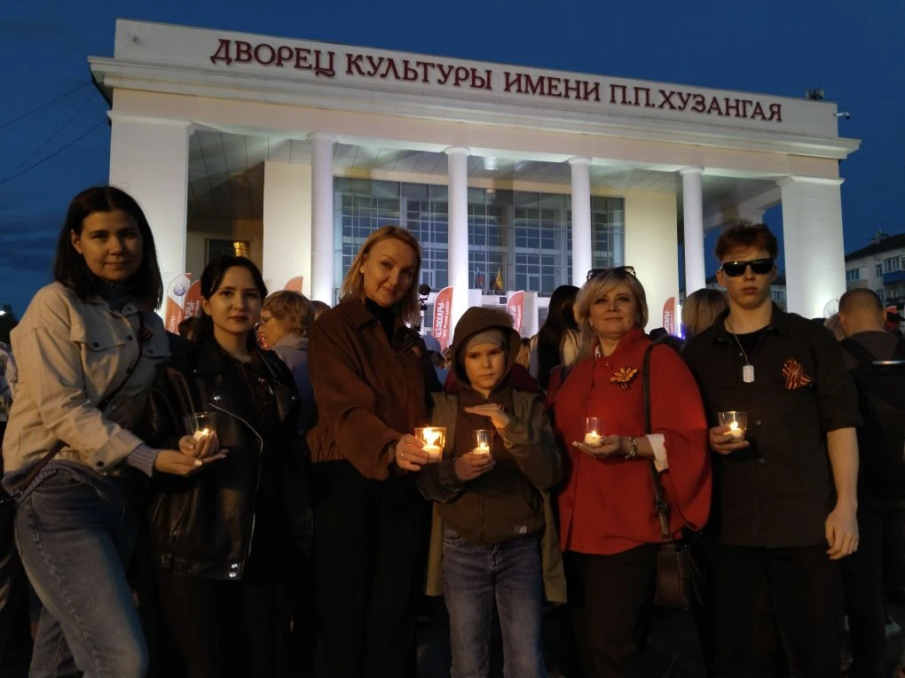 🕯 «Свеча памяти»: благодарность за подвиг предков.  Вчера педагоги лицея вместе со своими детьми при