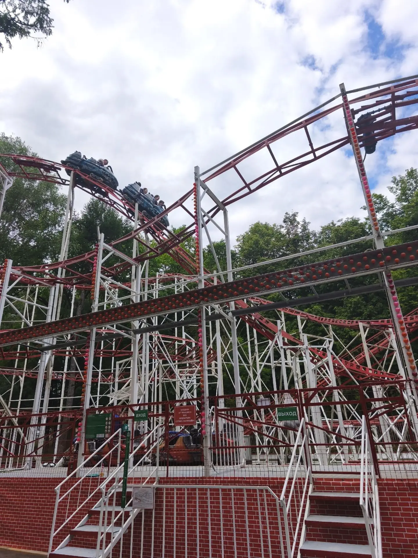 Самый высокий аттракцион Московской области открылся в парке Мира 🎢

В Коломне появился настоящий р