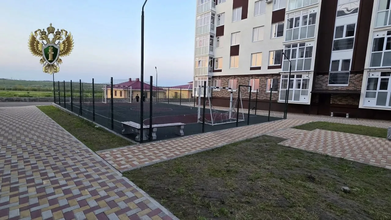 В Михайловске 10-летний мальчик едва не погиб на спортивной площадке. По данным краевого управления 