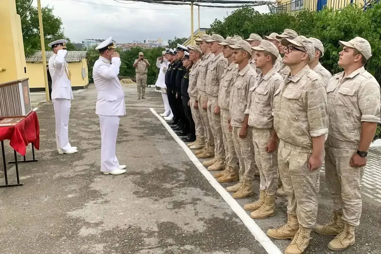 Привет из дома в День Военно-Морского Флота России 🌊
 
По случаю большого праздника представители к