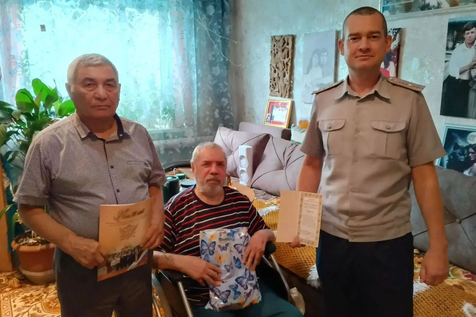Представители следственного изолятора № 2 поздравили с 75–летним юбилеем ветерана учреж...