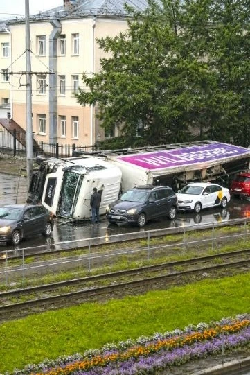Под Краснодаром нашли гараж, от которого каждый входящий не может сдержать восторга..