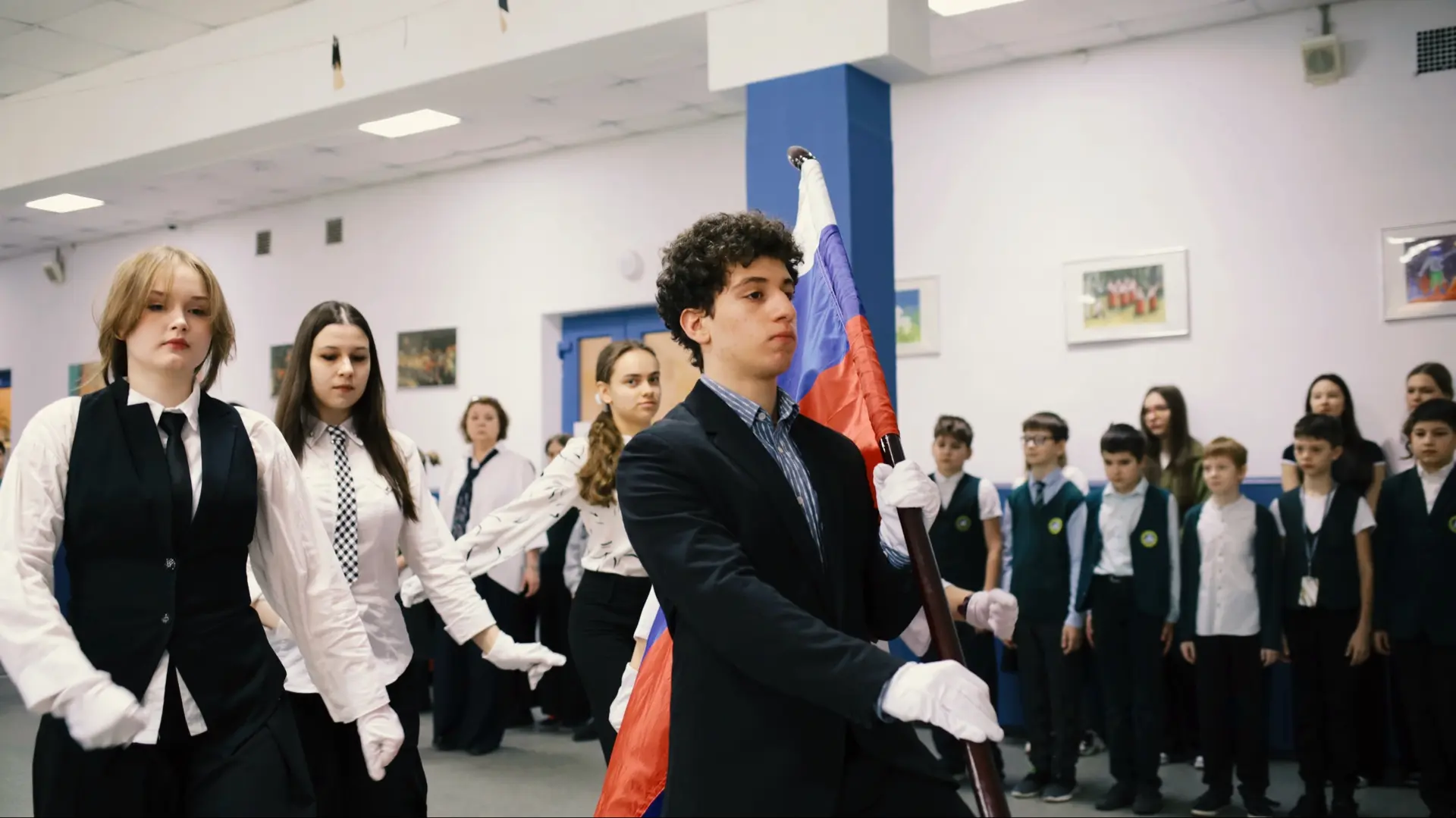 #РоссияМояРодина | Новая неделя — с главным символом страны 🇷🇺  Торжественная церемония выноса флага