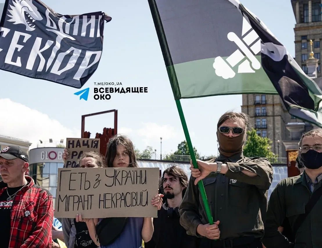 «Прочь из Украины некрасивый мигрант» - в Киеве проходит митинг против мигрантов.  Странно, а когда 