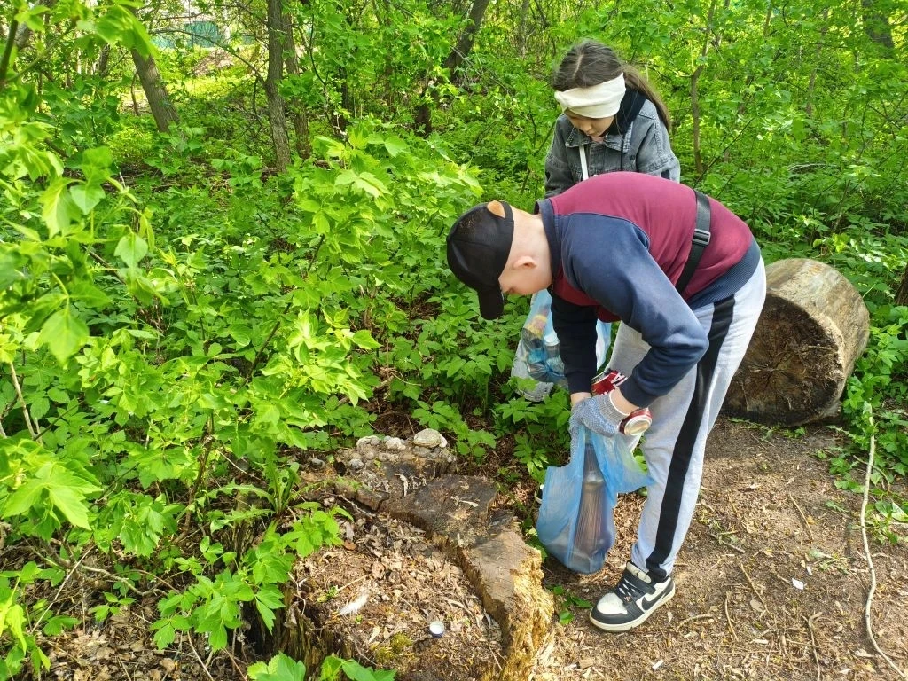 🌿 Юные защитники природы в деле! 🦸‍♂️🚮

Сегодня дети из объединения «Эколята» под чутким руководс
