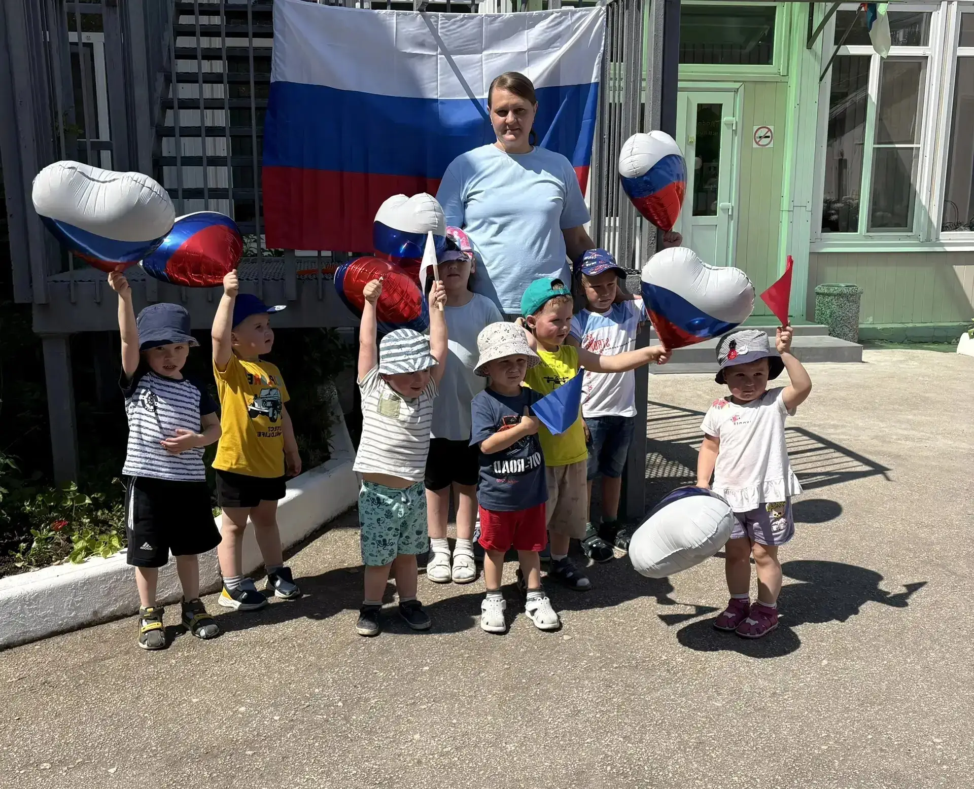 🇷🇺Белый, синий, красный — цвета нашего флага.

Спорт, дружба, радость — вот что объединяет наших д