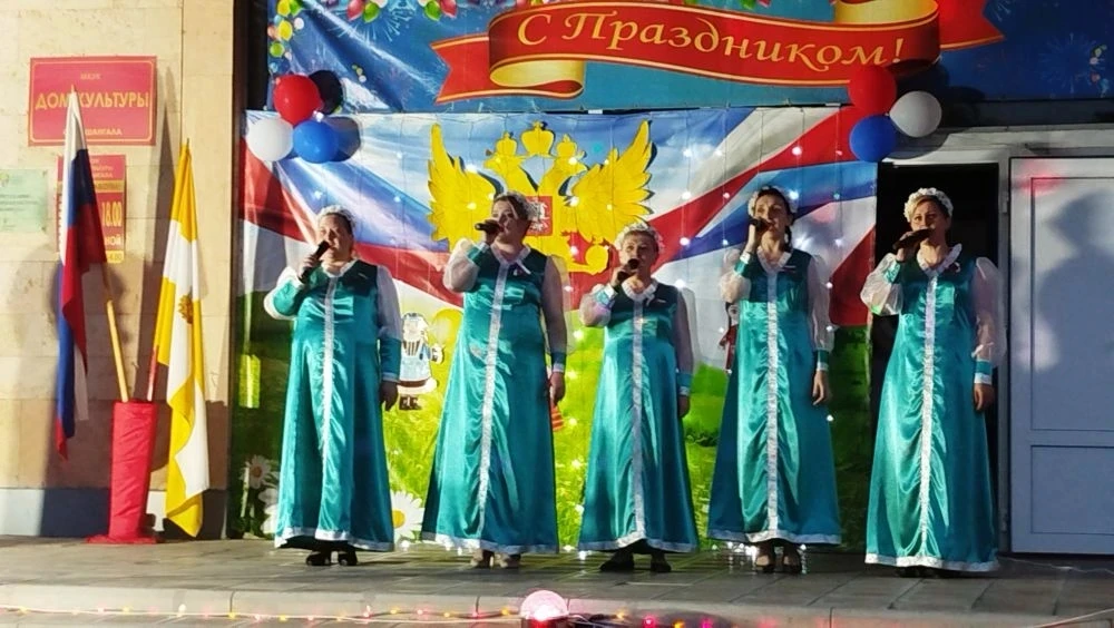 11 июня, в преддверии праздника Дня России, на площади у дома культуры села Шангала состоялся яркий 