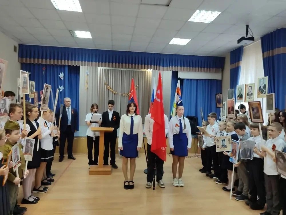 🎗️Бессмертный полк"🎗️  Сегодня ученики собрались, чтобы почтить память героев, которые отдали свои ж