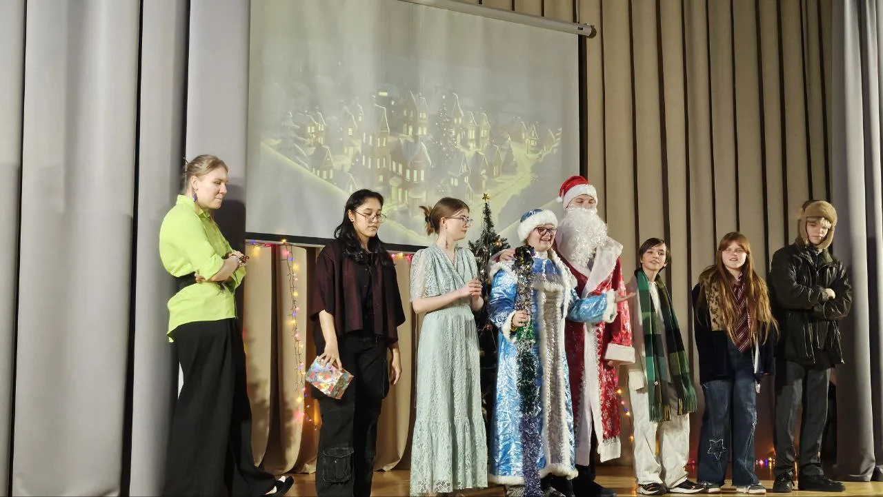 🎄✨ Новогодние спектакли в нашей школе!  В преддверии Нового года для учащихся нашей школы прошло 2 п