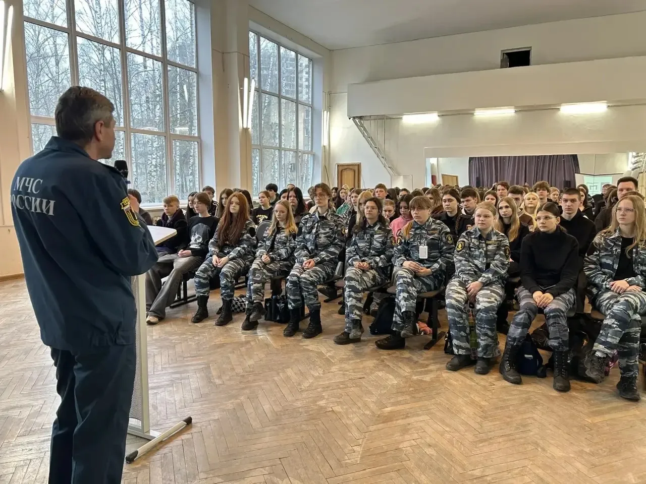 В Подмосковном политехническом колледже состоялась профилактическая встреча студентов с ветераном МЧ