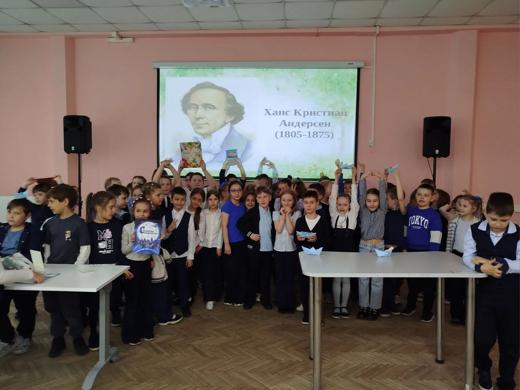 Время с пользой 👍  🗓 2 апреля ученики 1А и 2А классов побывали в Детской библиотеке № 208 - центре к