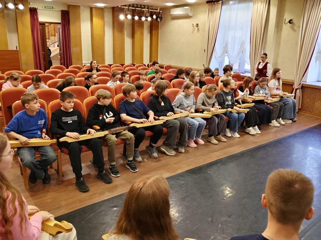 В нашем лицее открылись три летних лагеря – для младших школьников и для учащихся 5–8 классов. Всего