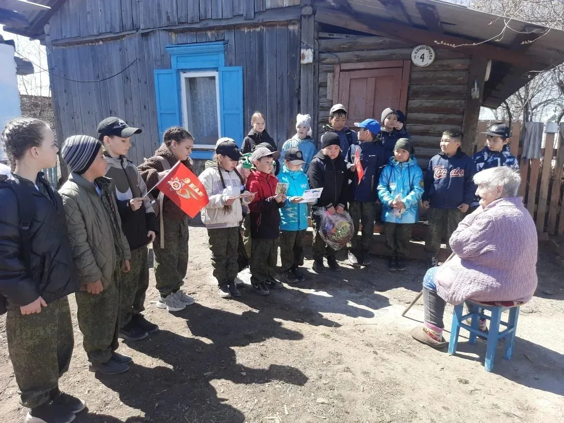 3 а поздравил Лиханову Нину Александровну