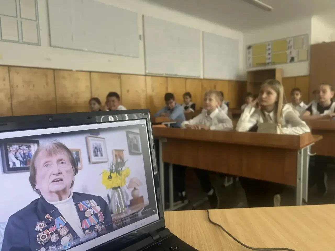 Сегодня в классах прошел урок «Разговор о важном», который был посвящён удивительной и трогательной 